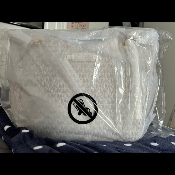 New Michael Kors Vanilla Bag - Picture 2 of 5